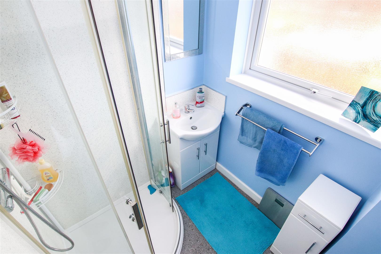FIRST FLOOR SHOWER ROOM